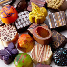 Load image into Gallery viewer, WILLIAM DEAN 20 PIECE ARTISAN CHOCOLATE BOX
